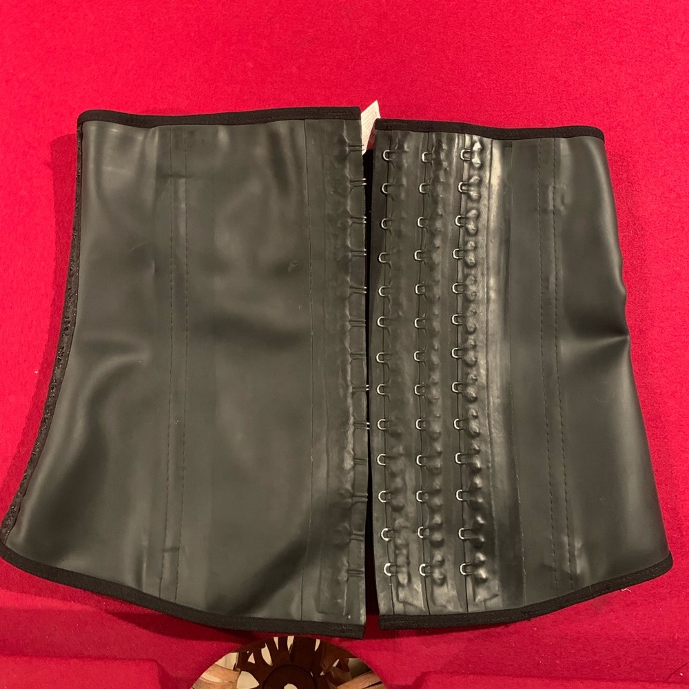 Ann Chery Belt